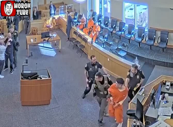Video :An altercation at an Albuquerque court hearing